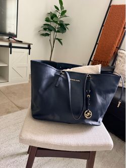 Micheal Kors Purse