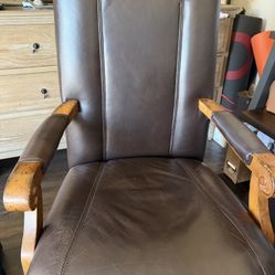$100 - office leather chair 