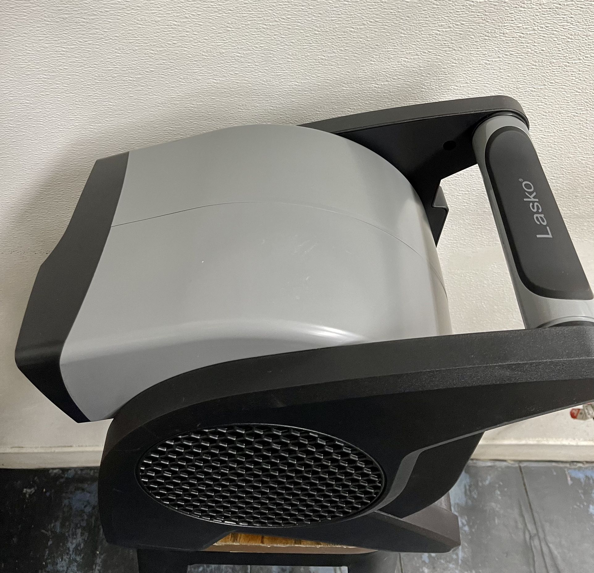 LASKO- Pivoting Utility Fan model U15610 for Sale in Los Angeles, CA -  OfferUp