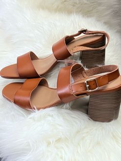 Old Navy leather Sandal size 10