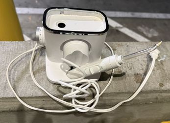 Electric water flosser without water chamber or replacement tips.