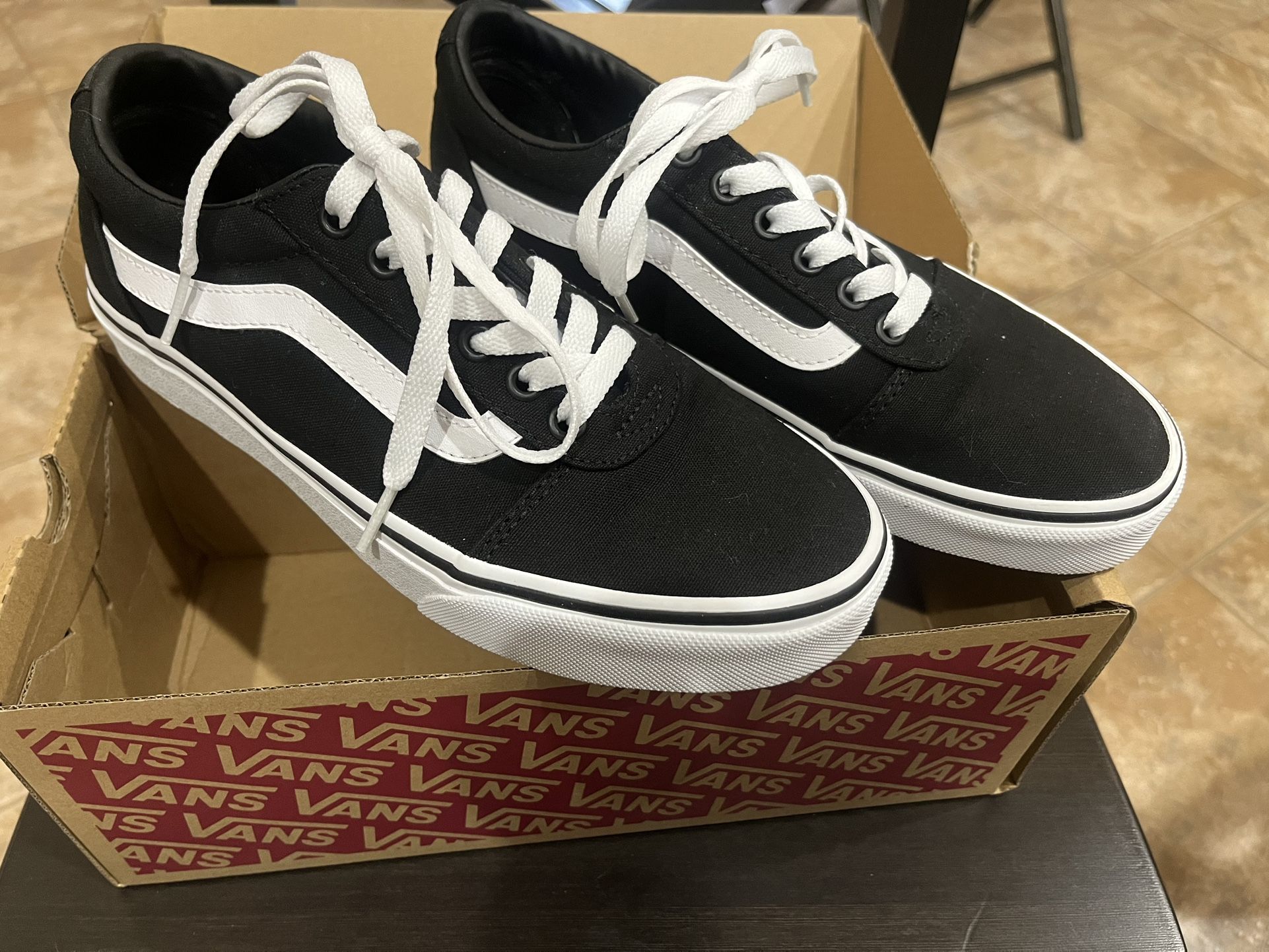 Woman’s 7.5 Vans