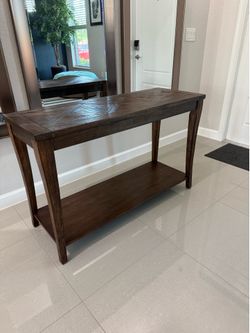 Modern Console / Sofa Table – Excellent Condition – $100