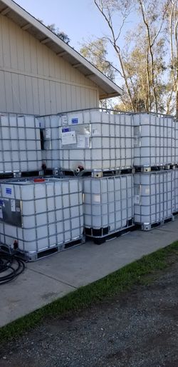 IBC Tote 275 Gallon Water Tank