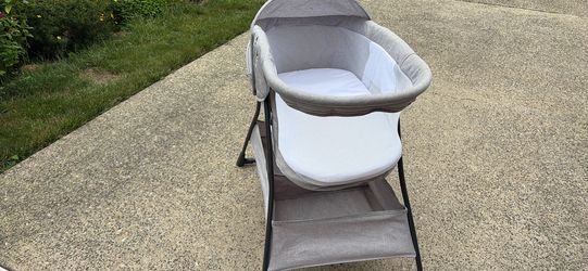 Portable baby crib
