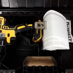 DEWALT DRILL 