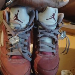 The product in the image is the Nike Air Jordan 5 Retro SE 'Burgundy'. 