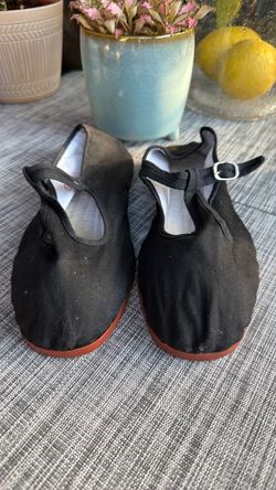 Flat shoes