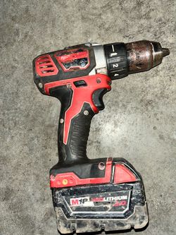 Milwaukee M18™ with battery DEWALT ATOMIC 20V MA