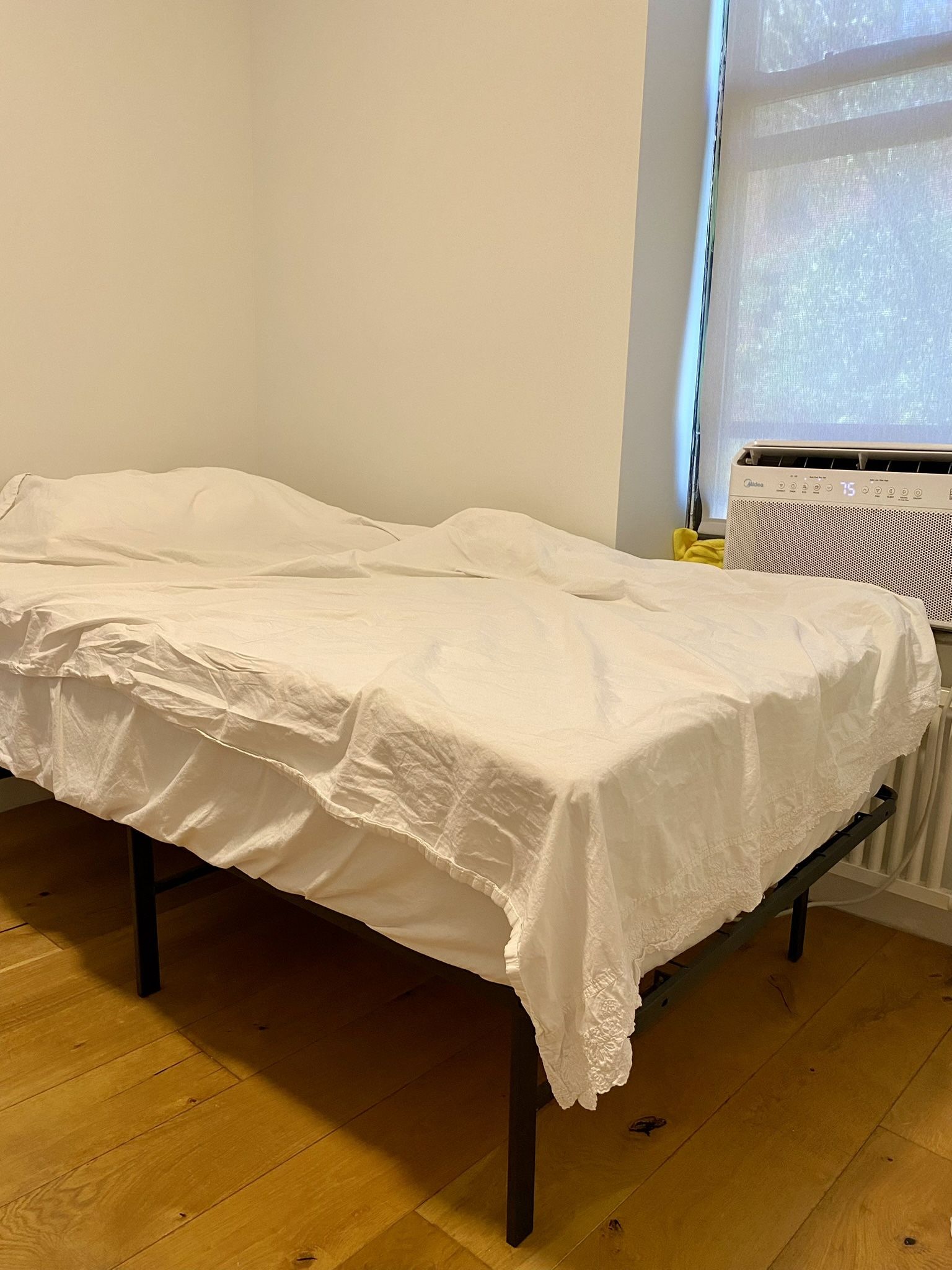BED FOR SALE + FREE FRAME Sleepy’s Rest 2.0 Innerspring Mattress - Twin