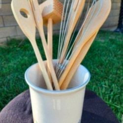 Vintage International China Company 8 Piece Utensil Crock Set - Mervyns 1989