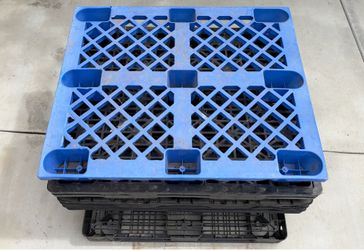 4-Way Heavy Duty Plastic Pallets FREE MUST PICK UP
