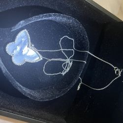 18 KT White Gold And Diamond 