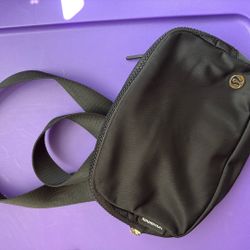 Lululemon 1L Crossbody