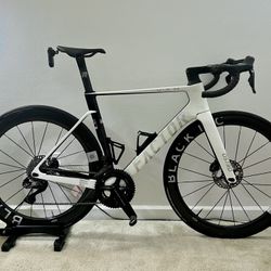 2025 Factor Ostro VAM Road Bike Like New Size 54