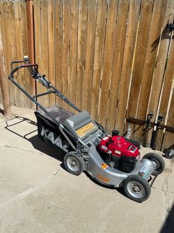 Honda commercial lawnmower