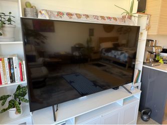 65” Samsung 4K Smart TV (UN65RU7100) — includes $100 Govee TV Backlight 2