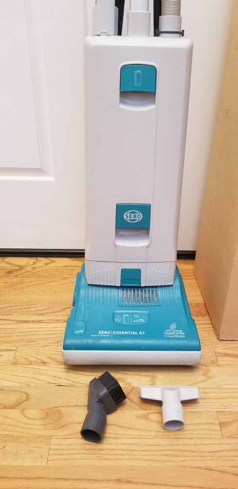 NEW cond SEBO VACUUM WITH COMPLETE ATTACHMENTS  ,  , WORKS EXCELLENT  , IN THE BOX 