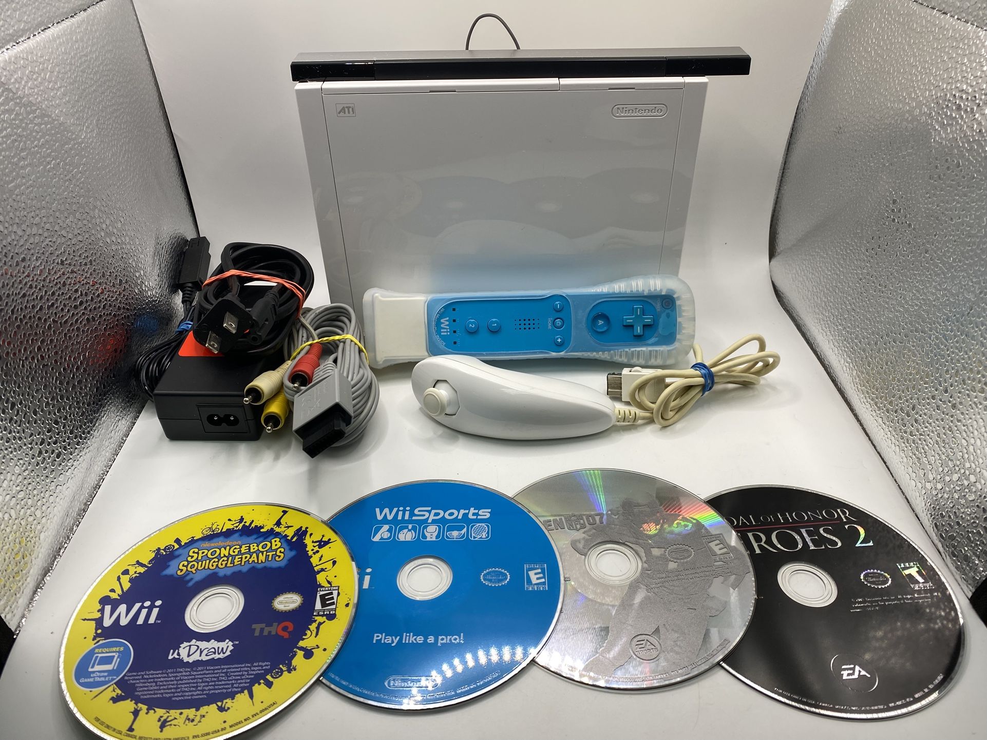 Nintendo Wii RVL-001 (USA) Video Game Console Bundle - White W/ Games