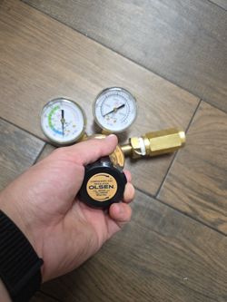 OLSEN Oxygen Regulator