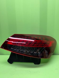 2021 2022 2023 Mercedes-Benz E350 E450 E53 E63 Right Passenger Side Quarter   Panel / Outer Tail Light OEM A2139065609