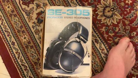 Pioneer SE-305 Stereo Headphones