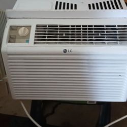 LG  Good And Cold AC UNIT HALF OF THE SIDE PIECE IS THERE ONLY