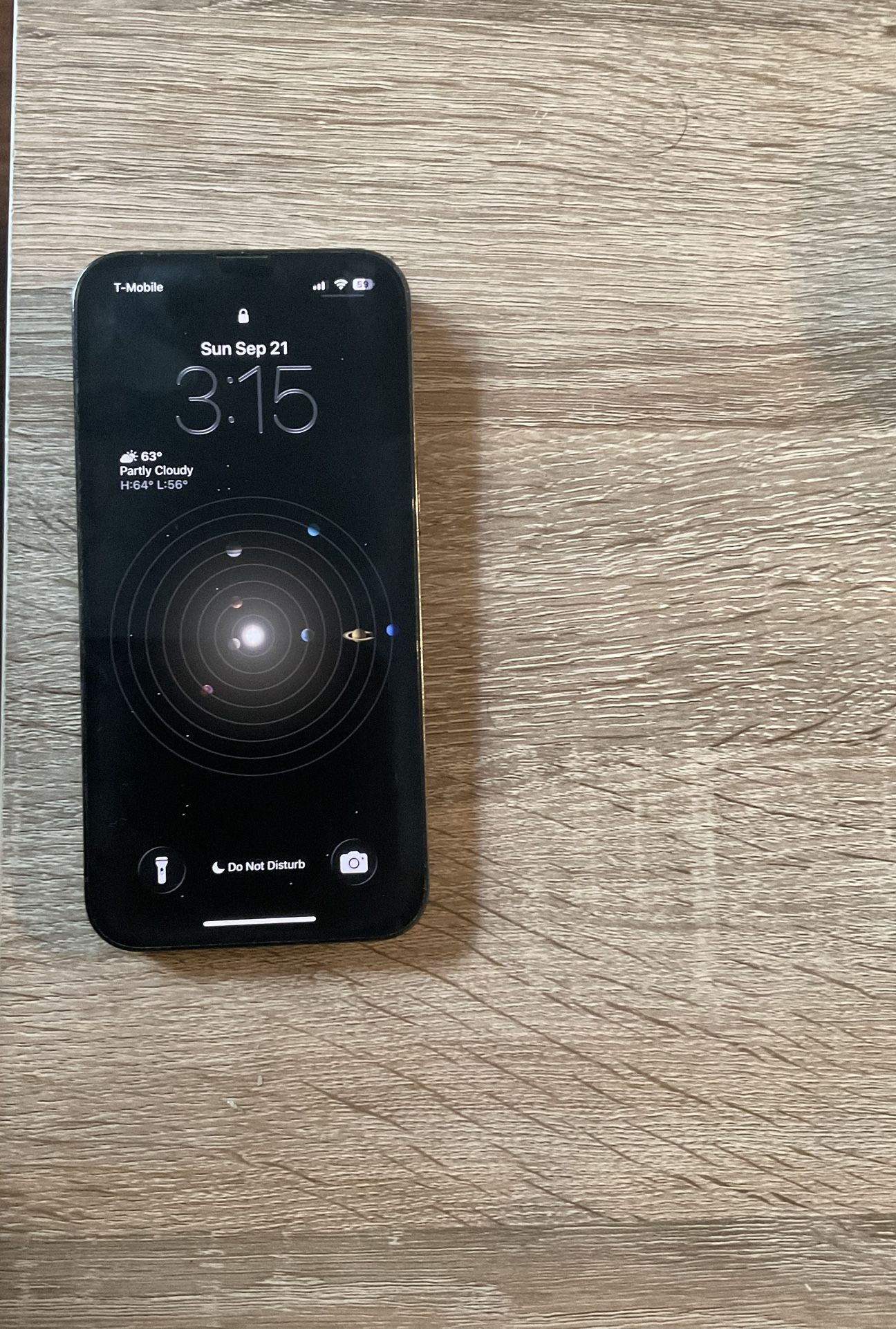 Selling iPhone 13 Pro in excellent condition 