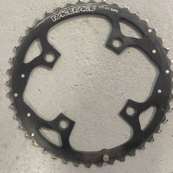  "Race Face 104 44T 9SPD" model. Key