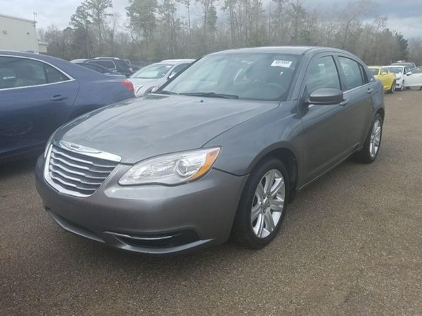 2013 Chrysler 200 Automatic 4 Cylinders Good Gas Mileage 90k Miles