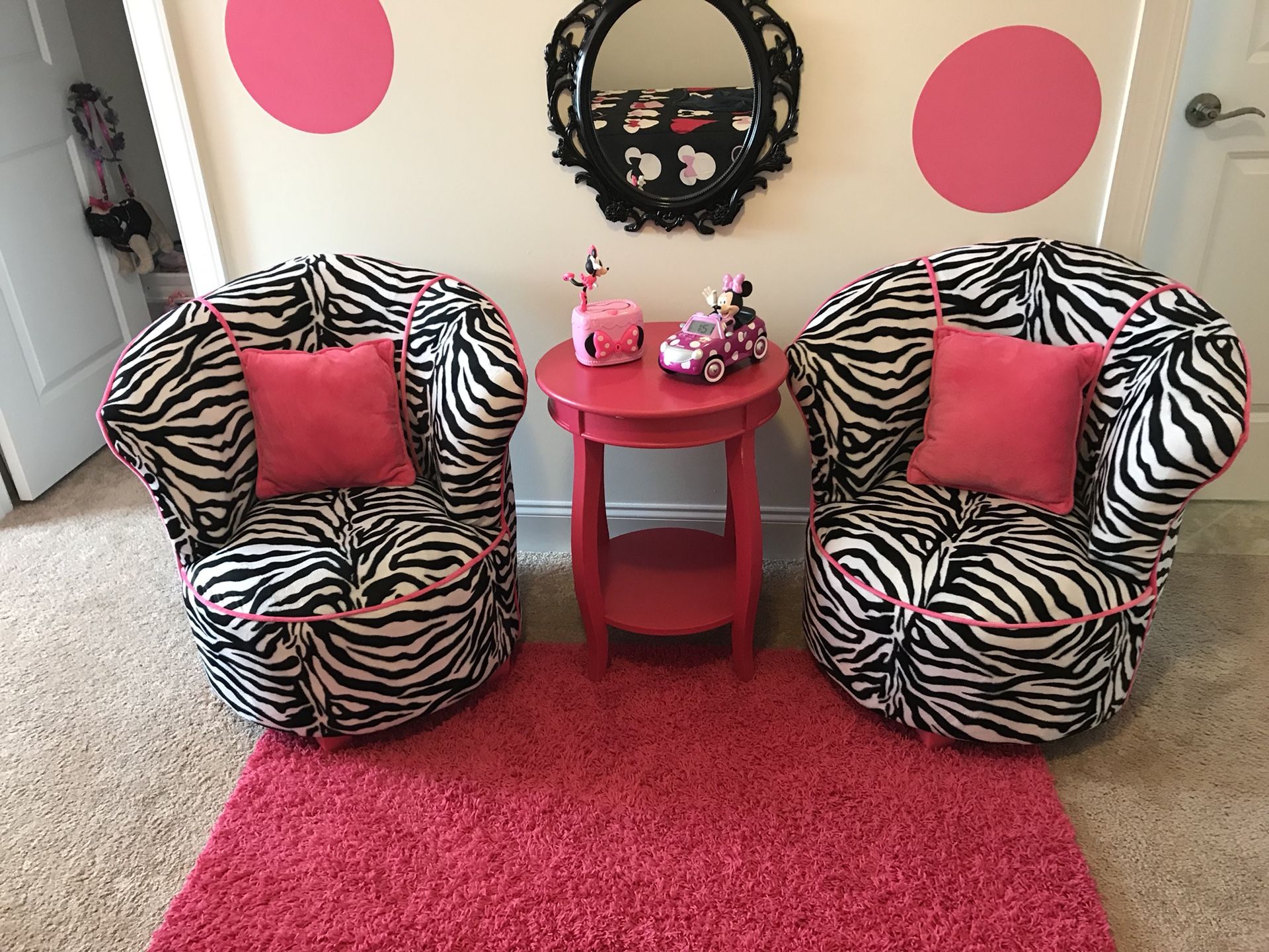 Pink zebra chair outlet