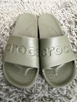 CROCS SIZE 4W /2M