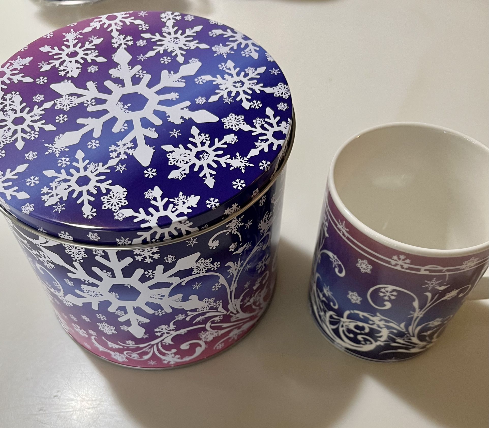 Holiday Coffee Cup In Decor Can -5 Items