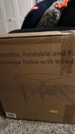 Massage table foldable with wood feet