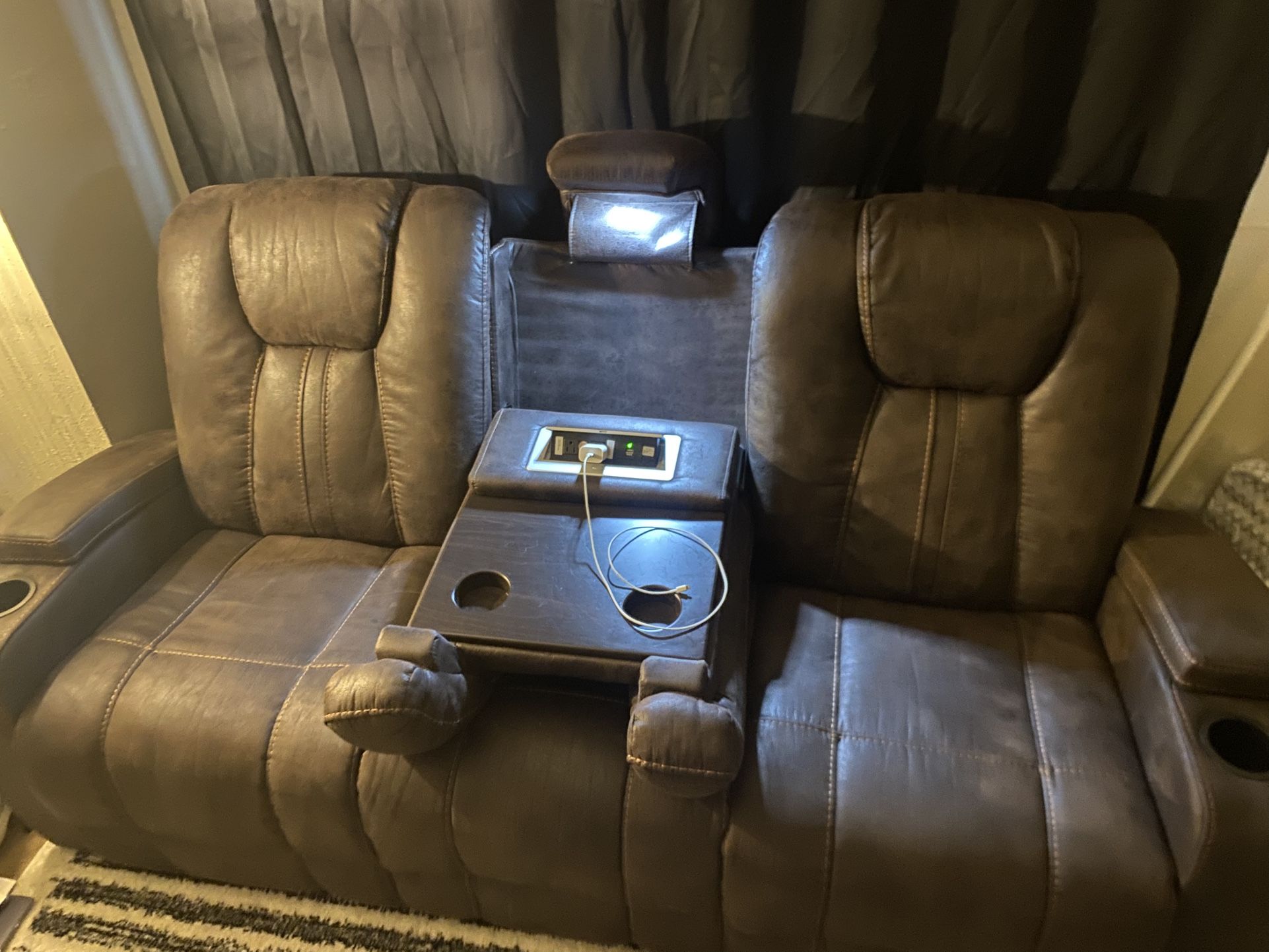Manual Recliner, USB Plug In