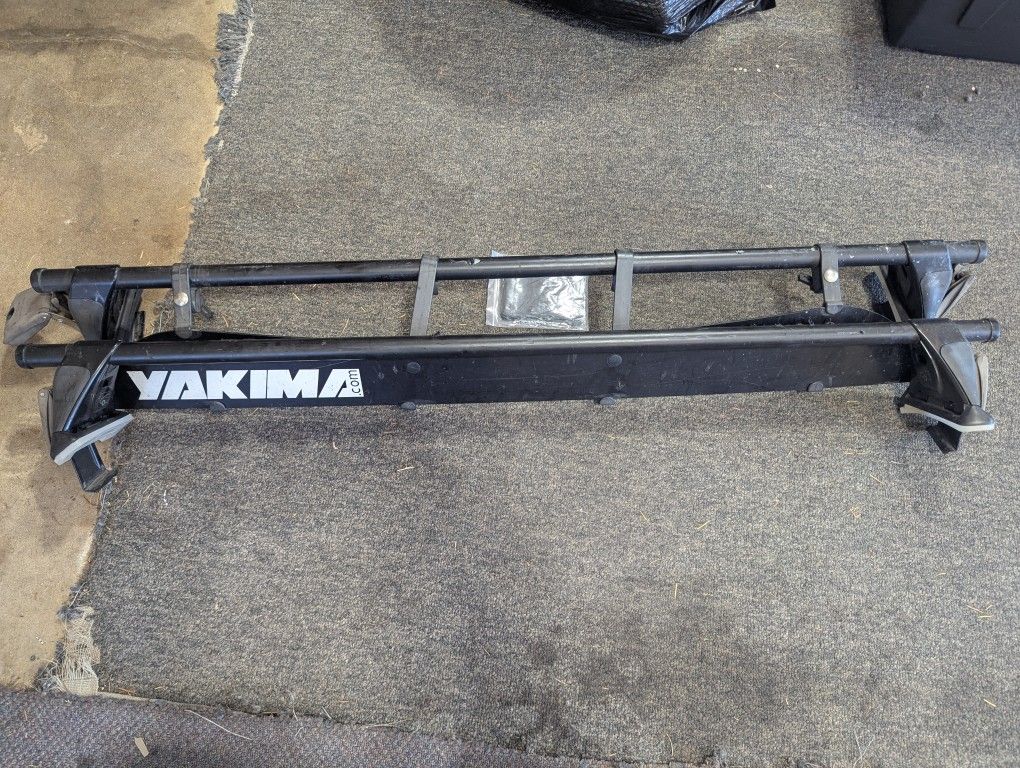 Yakima Q Towers w/ lock & key