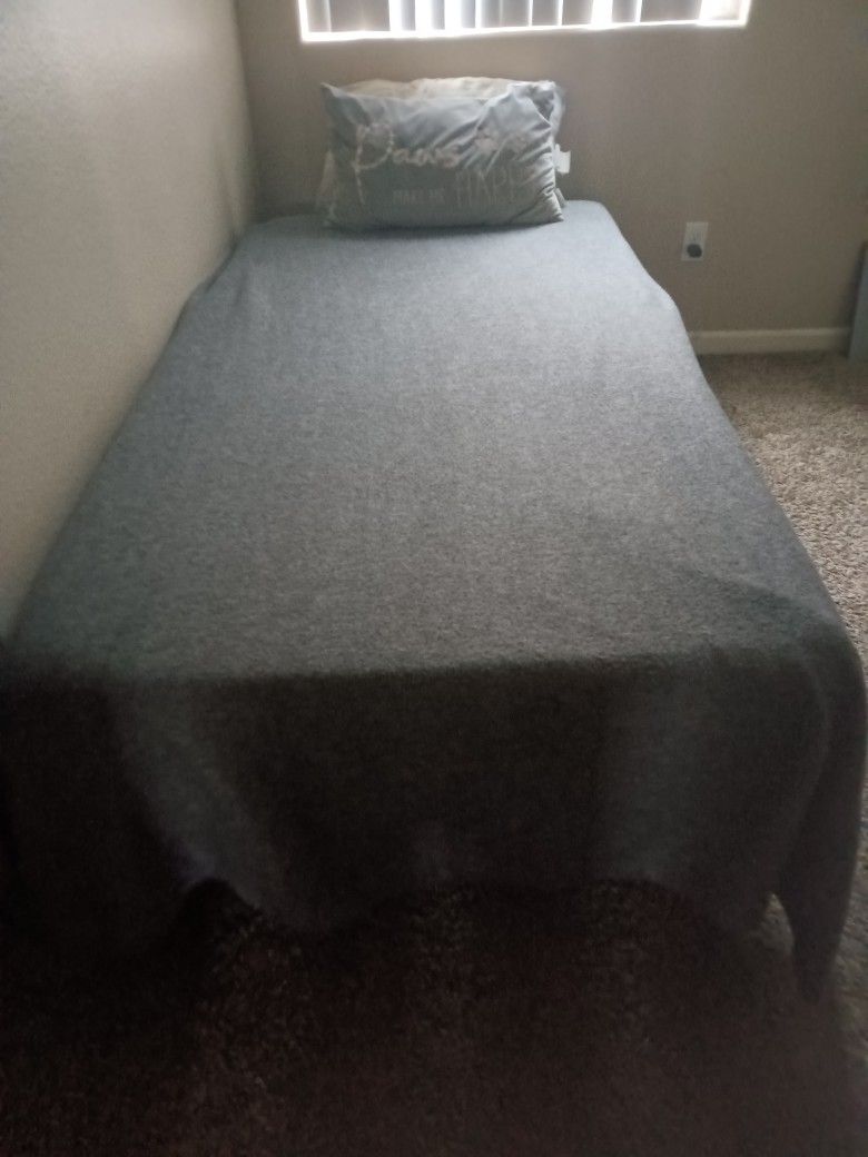 Full  Fome Mattress You Can Wash The Cover