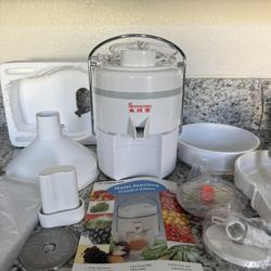 Brand New Sunpentown 3-in-1 MultiFunction Grinder/Juicer (Model CL-010)