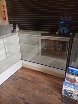 2- SHOWCASE 38X70X18