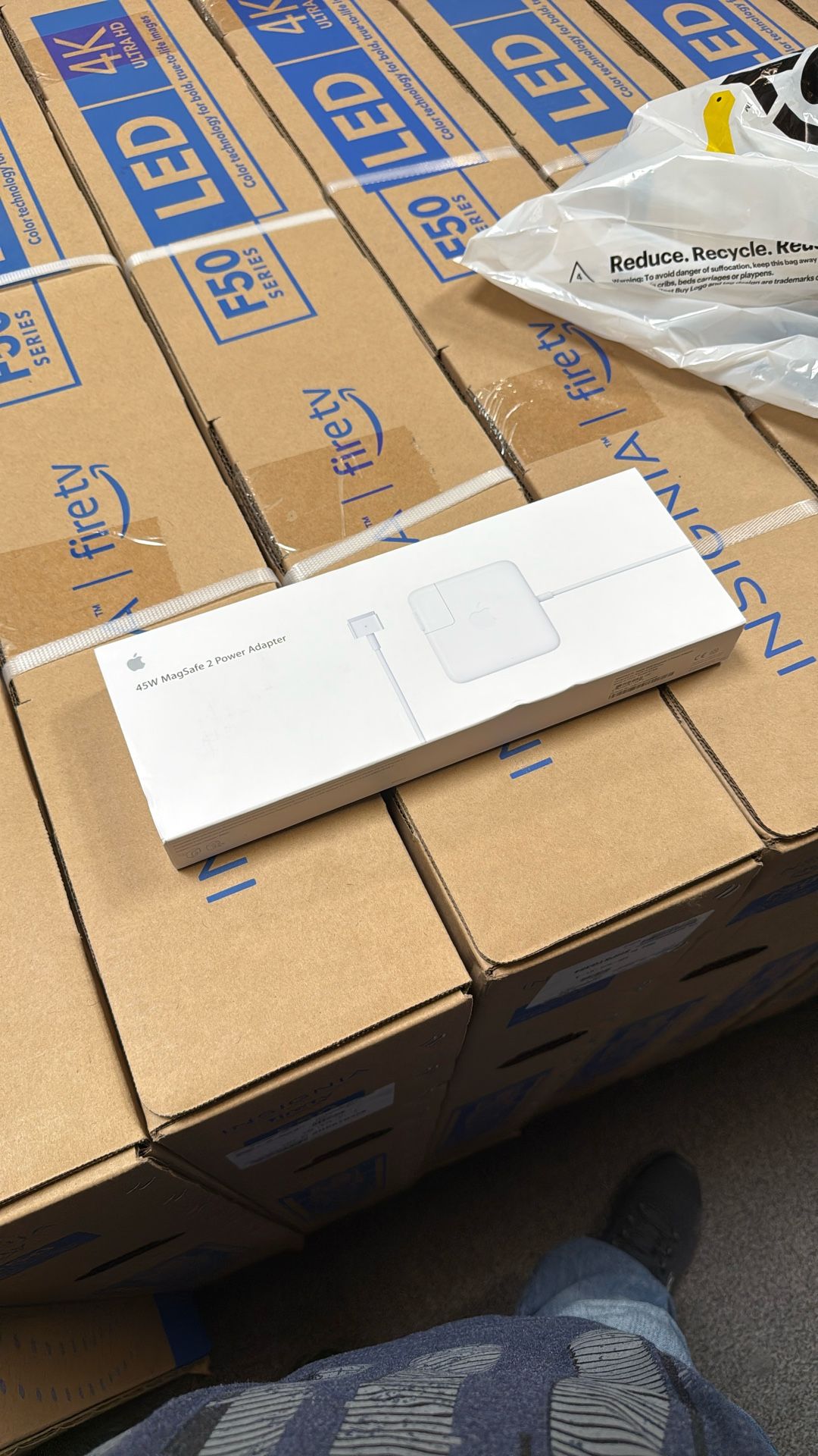 Brand New 45w Mag Safe W Power Adapter