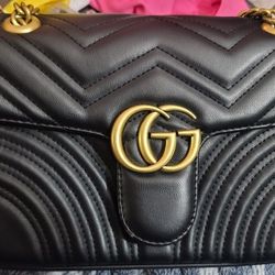 GUCCI
Gg Marmont Small Quilted Leather
Shoulder Bag - Black 