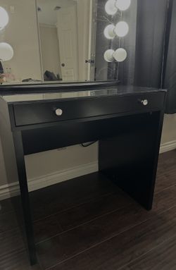 Impressions Vanity