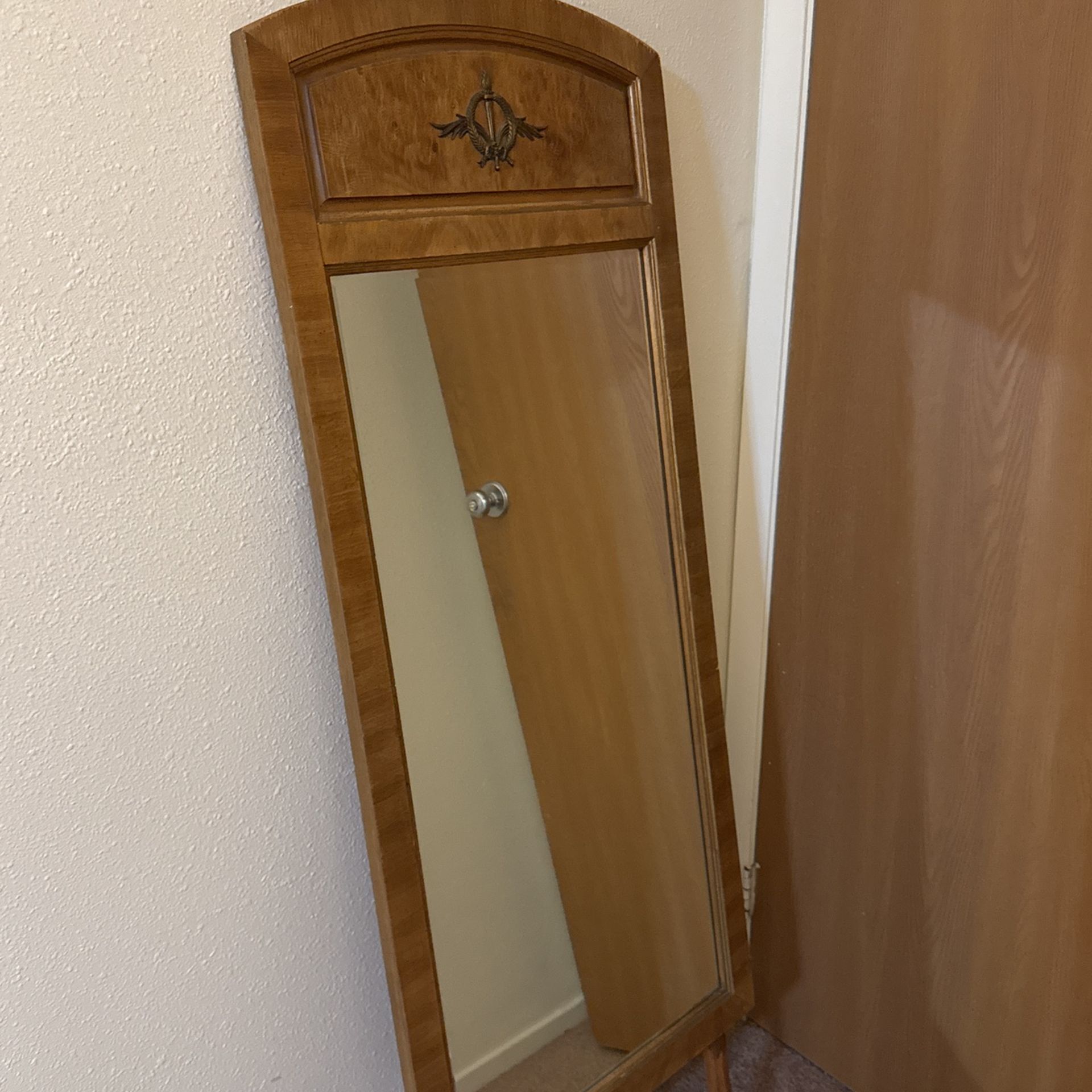 Stand Up Mirror