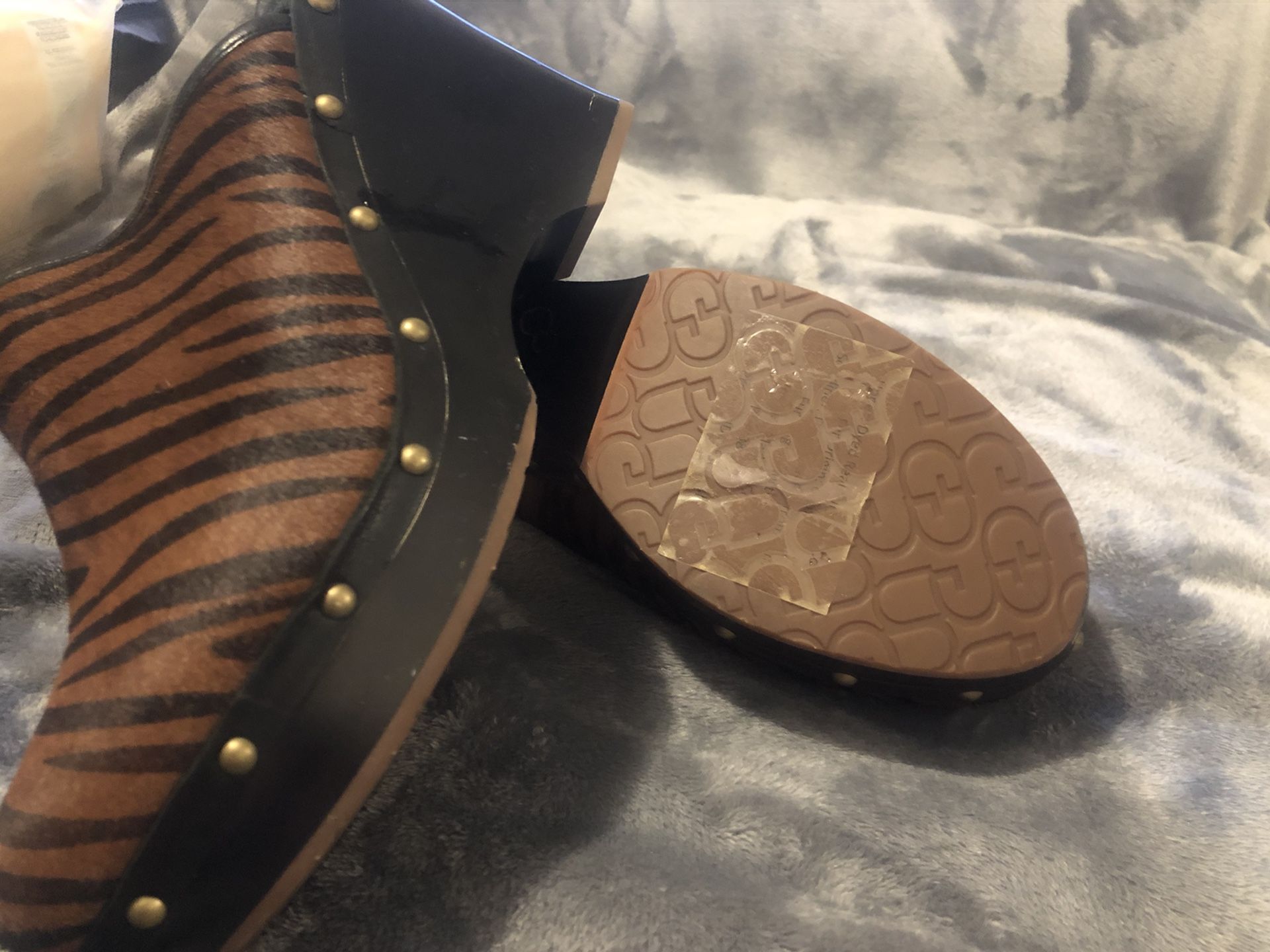 New Ugg Mules/shoes Size 10