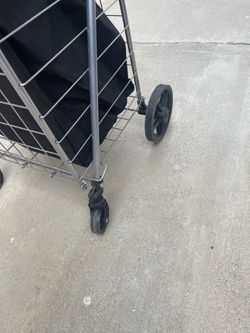 Folding shopping cart with swivel wheels