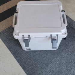 25 Quart Bison Cooler 