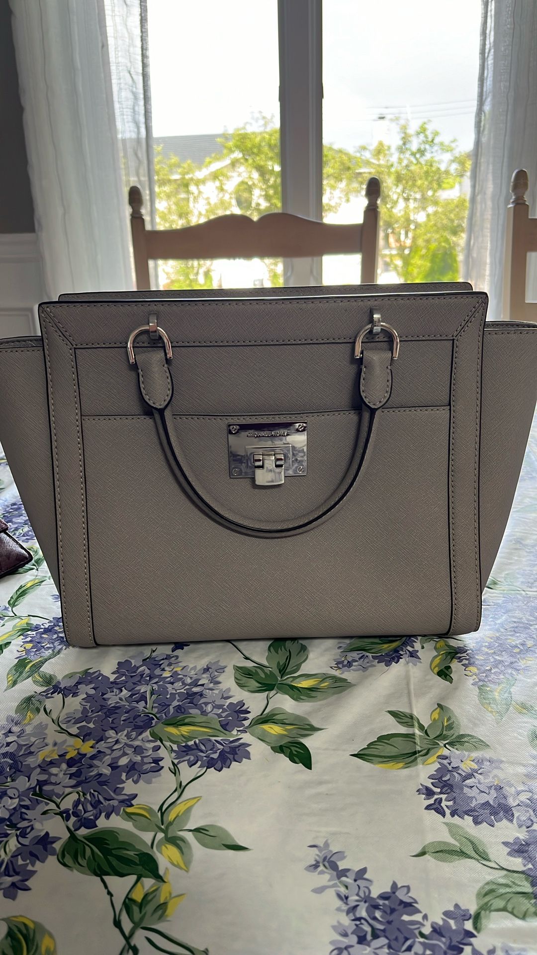 Michael Kors 13x10