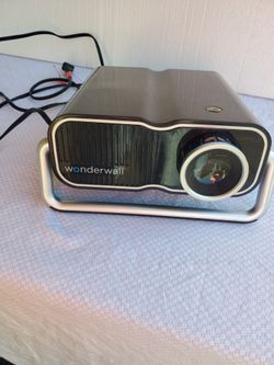 Discovery Wonderwall Expedition Entertainment LCD 120 Inch Picture Projector