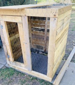 Chicken Coop/Gallinero