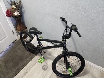 Kend Bike Bmx Boys 20 new Ready to ride good condition I'm located walnut and Craig check my page